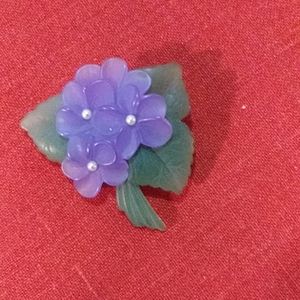 Vintage Avon violet flower brooch